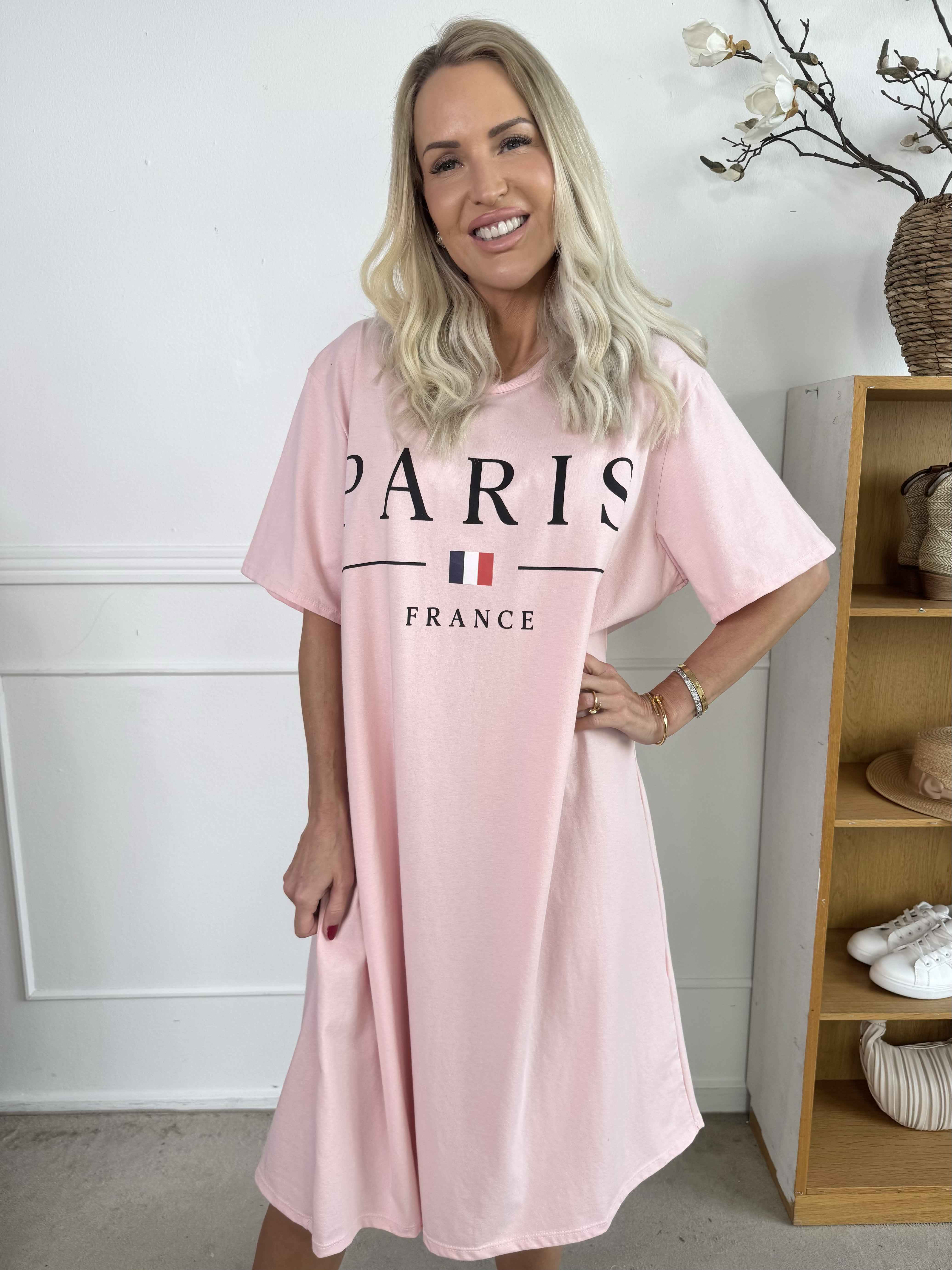 Alice - Joggingklänning i bomull med Paris stående på bröstet